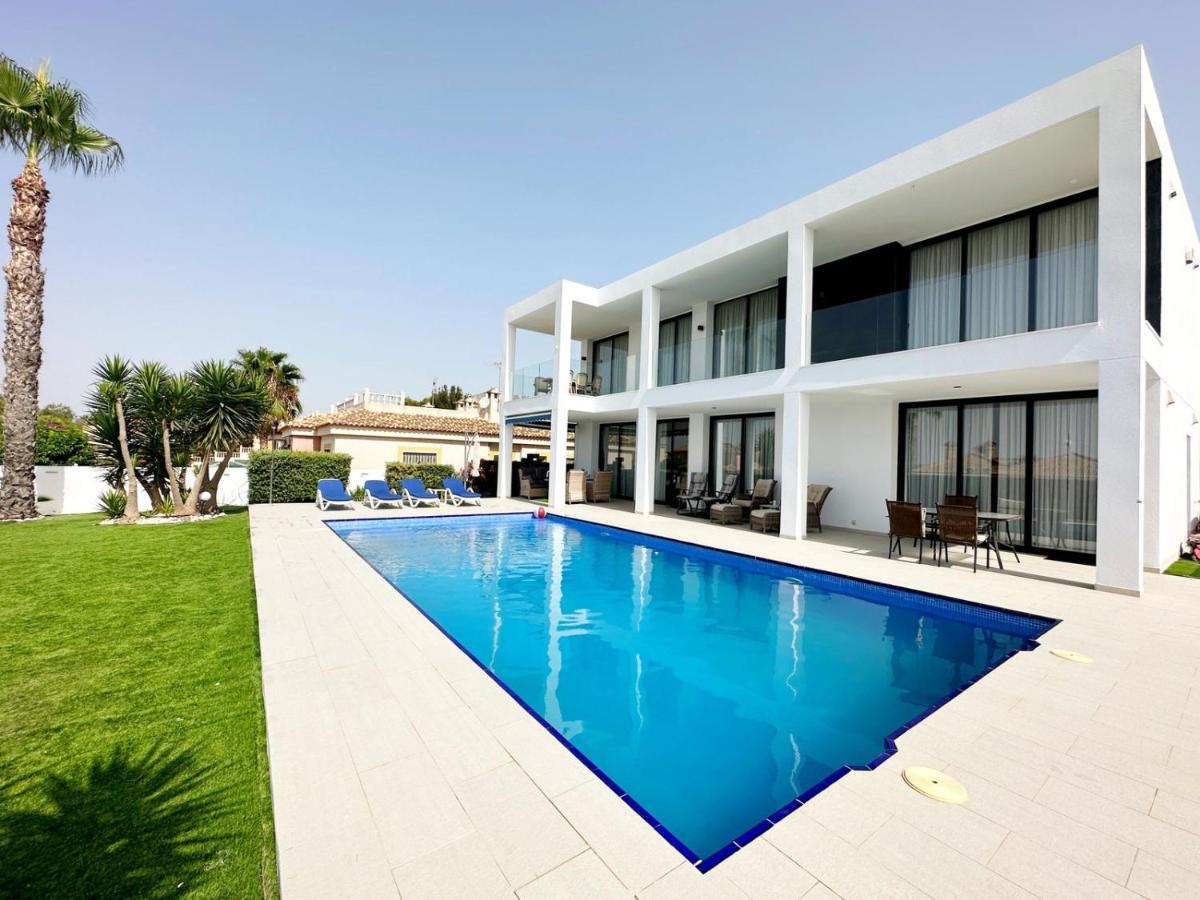 Luxury With Large Swimming Pool And Outdoor Area Villa San Fulgencio