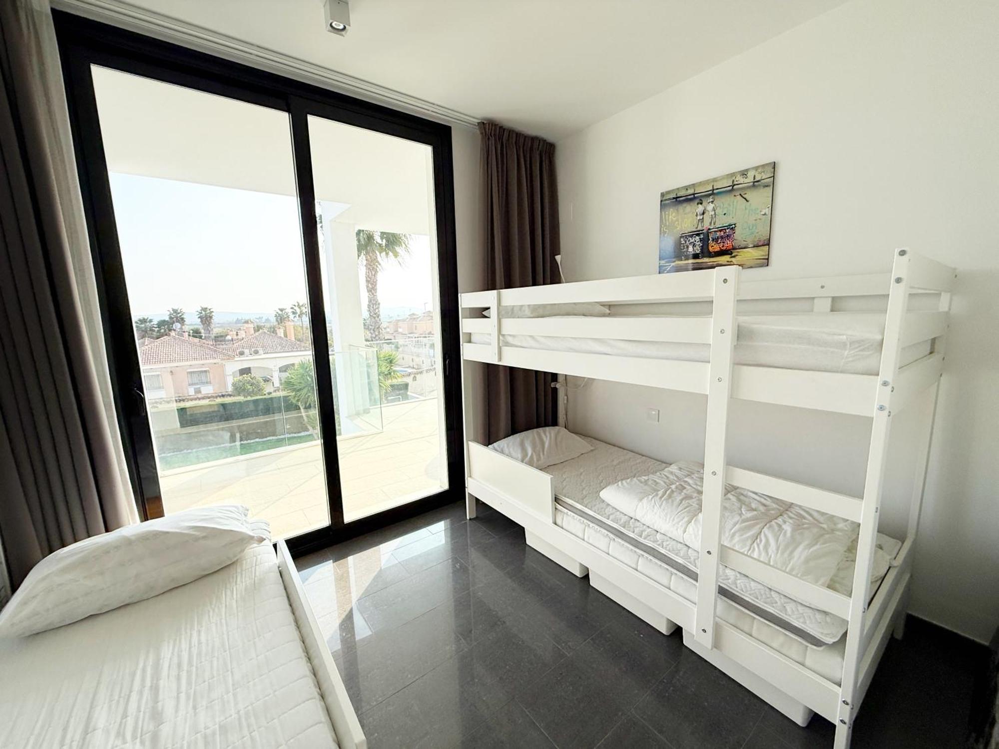 Luxury With Large Swimming Pool And Outdoor Area Villa *